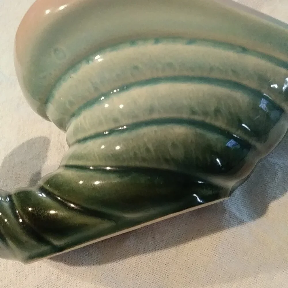 Vintage Regal Hull Pottery cornucopia vase/planter - Picture 6 of 11